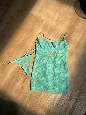 Victoria's Secret Dream Angels Tease Lace Demi Babydoll & G-string Set in Waterf